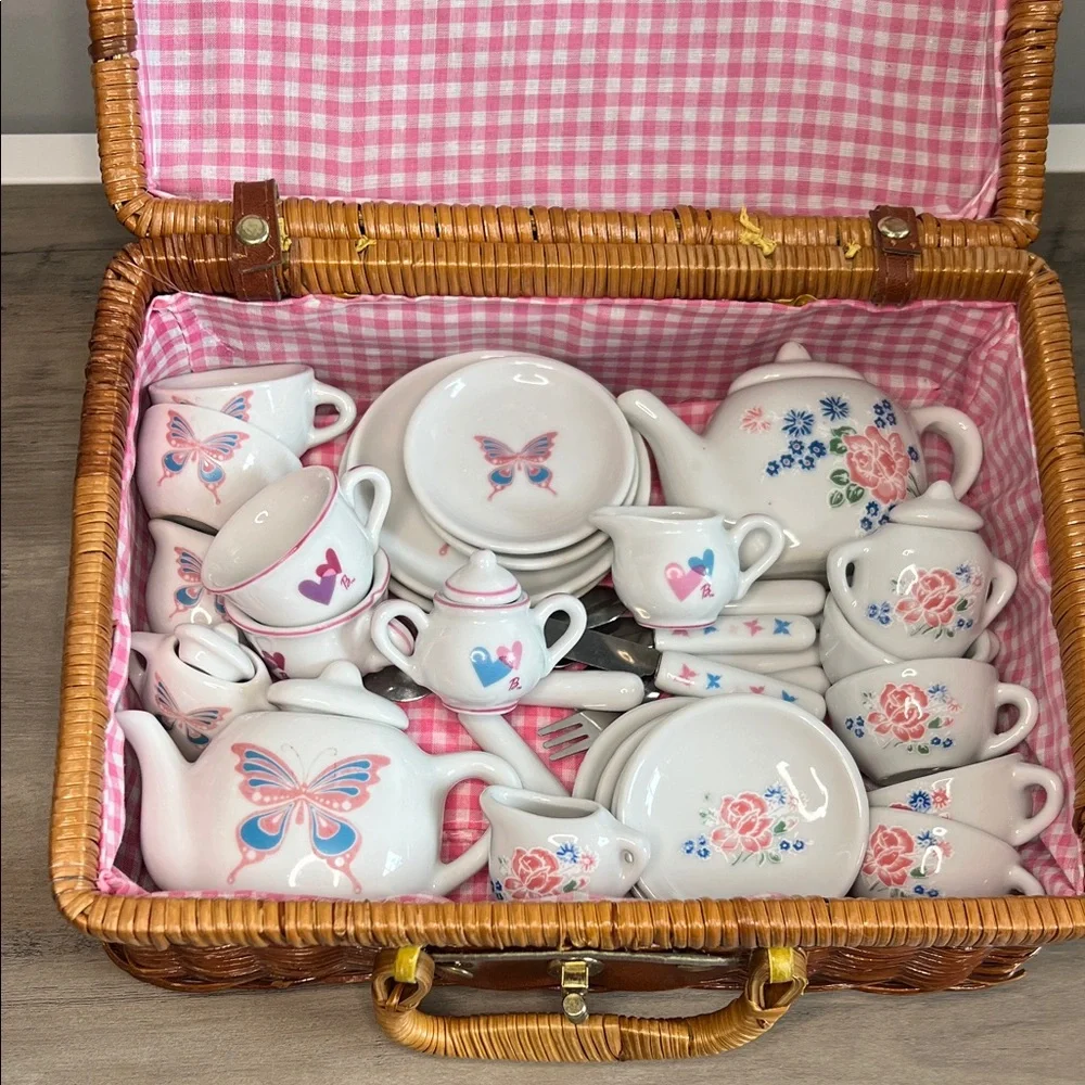Vintage Porcelain Tea Sets Wicker Picnic Basket Kids Tea Party - Picture 2 of 8